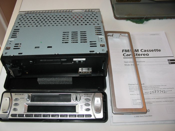 Sony XR-CA330 AM FM Cassete In-Dash Accessories.jpg